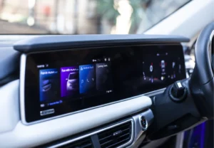 mahindra xuv700 infotainment system family cars for sale.jpg